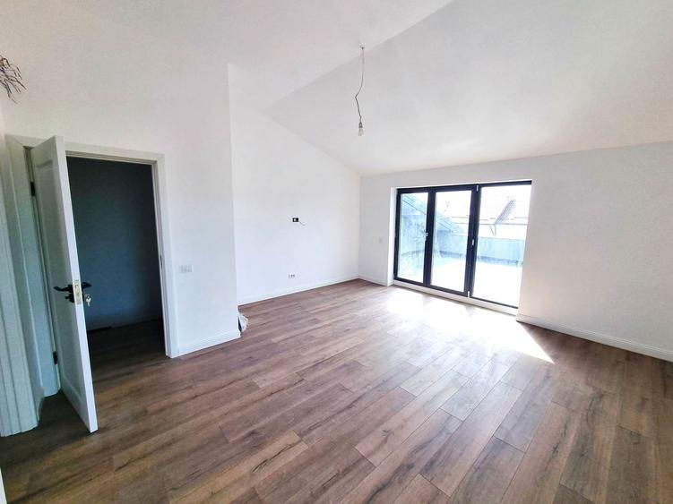 Casă cu 4 camere cu Canalizare în Bd. Laminorului