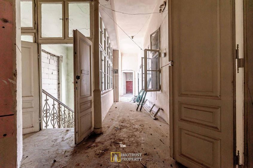 Casă individuală cu 5 camere cu Teren 117 Mp în Central