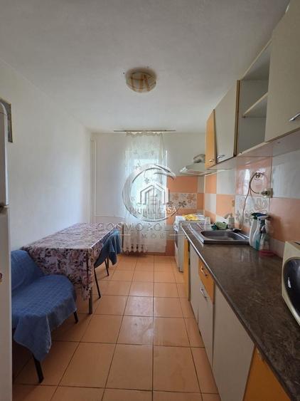 Apartament cu 3 camere semidecomandat în Bălcescu