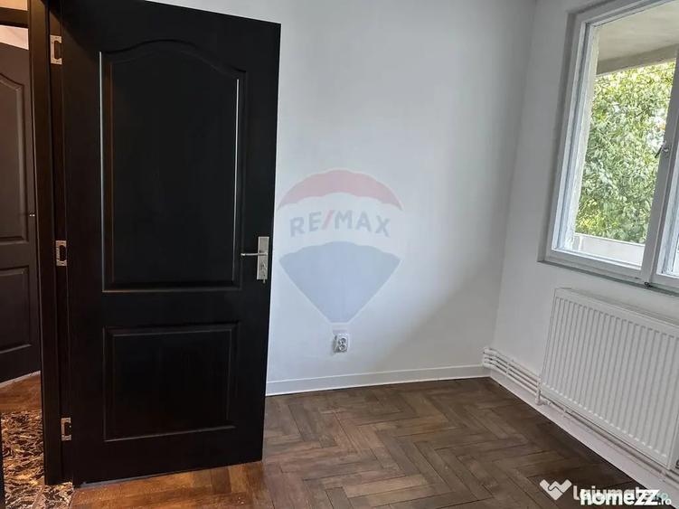 Apartament cu 4 camere decomandat în Central