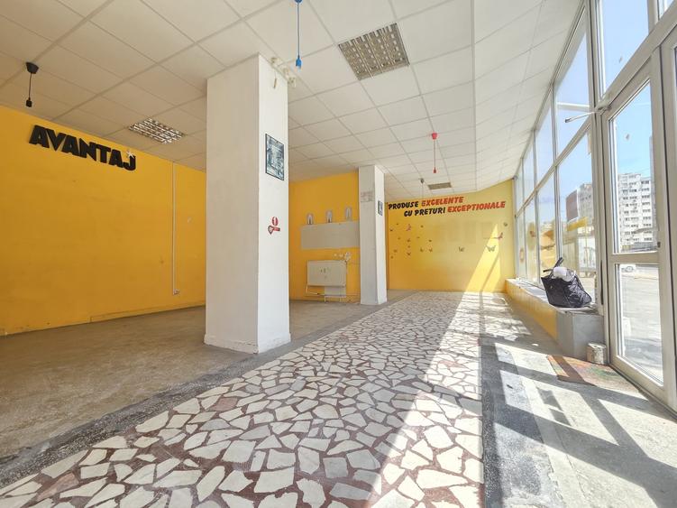 Spațiu comercial, de 130 mp, în Micro 18