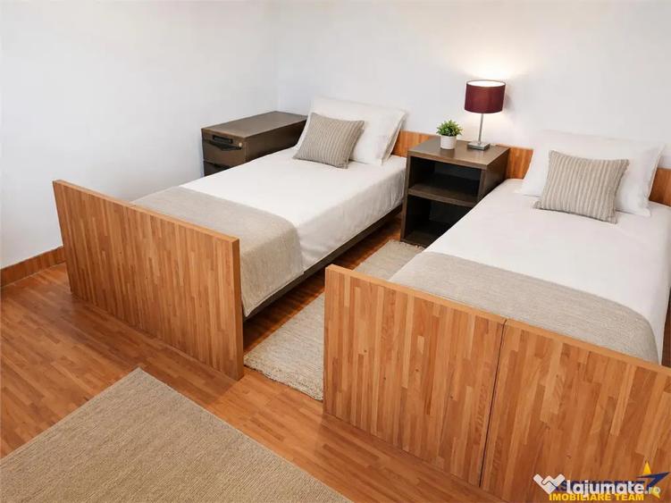 Casă cu 7 camere cu Teren 700 Mp în Central