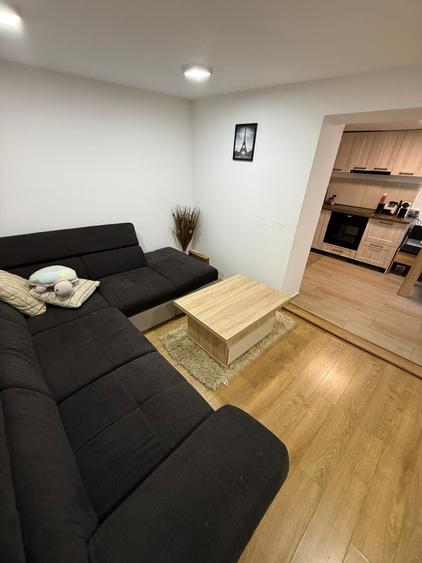 Apartament cu 3 camere semidecomandat în Central