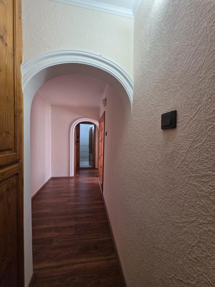 Apartament cu 3 camere decomandat în Rogerius
