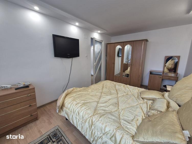Apartament cu 3 camere semidecomandat în Central