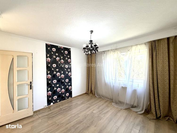 Apartament 3 camere 70 mp etaj 1 cartier Bradet izolat termic interior