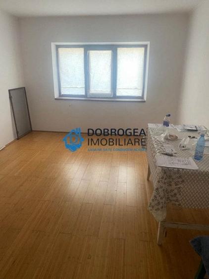 Apartament cu 3 camere decomandat în E3