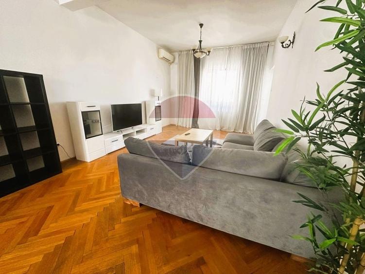 Apartament cu 3 camere decomandat, mobilat în Magheru