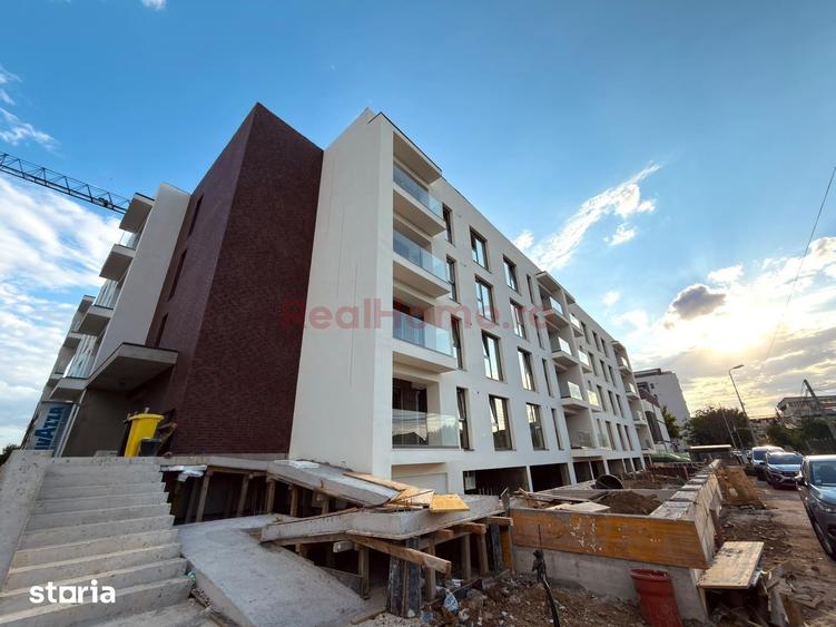 Apartament cu 3 camere decomandat în Titan