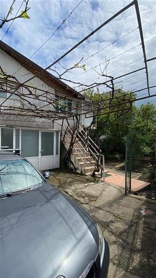 Casă individuală cu 7 camere cu Canalizare în 9 Mai