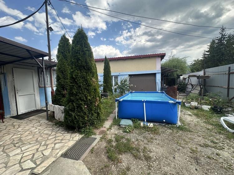 Casă cu 2 camere cu Teren 500 Mp în Sadu