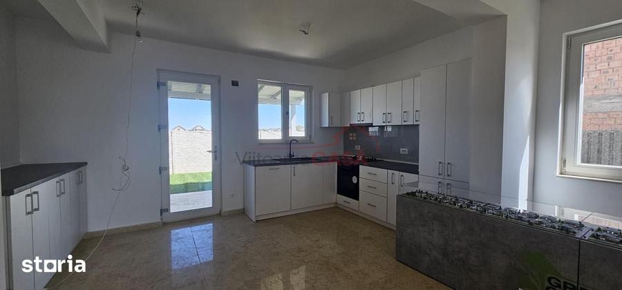 Casă cu 4 camere cu Teren 350 Mp în Sintești