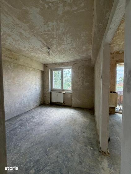 Apartament cu 3 camere semidecomandat în Domenii