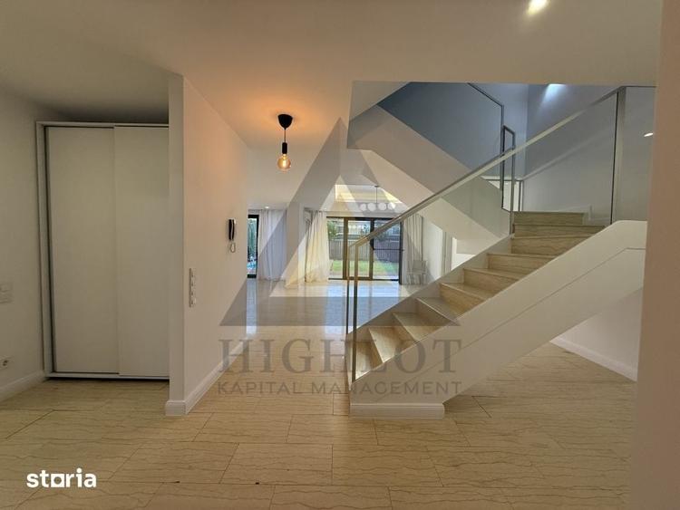 Casă cu 10 camere cu Teren 755 Mp în Nord