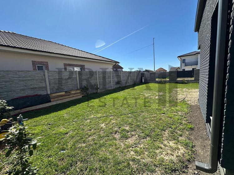 Casă individuală cu 5 camere cu Canalizare în Dumbrăvița
