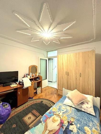 Apartament cu 3 camere decomandat, mobilat în Lipovei
