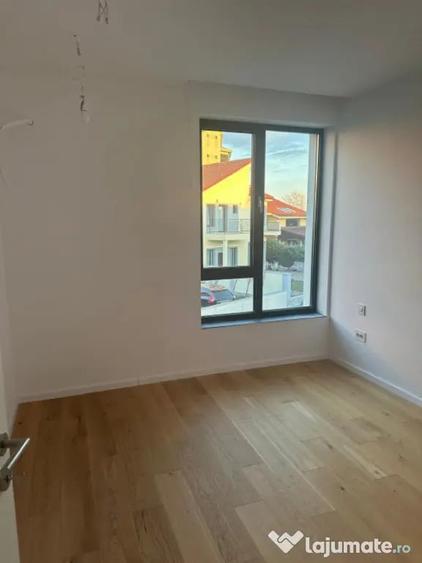 Vila de vanzare pe malul lacului | in zona Mamaia Nord | 0 - 11
