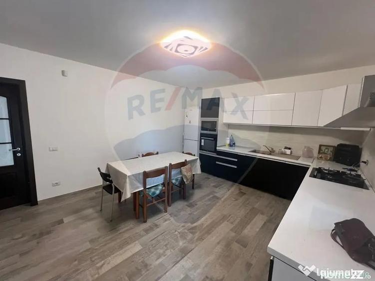 Casă cu 4 camere cu Teren 300 Mp în Central