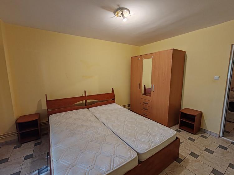 Apartament cu 2 camere semidecomandat în Răcădău