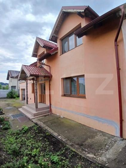 Casă individuală cu 5 camere cu Canalizare în Sânpetru