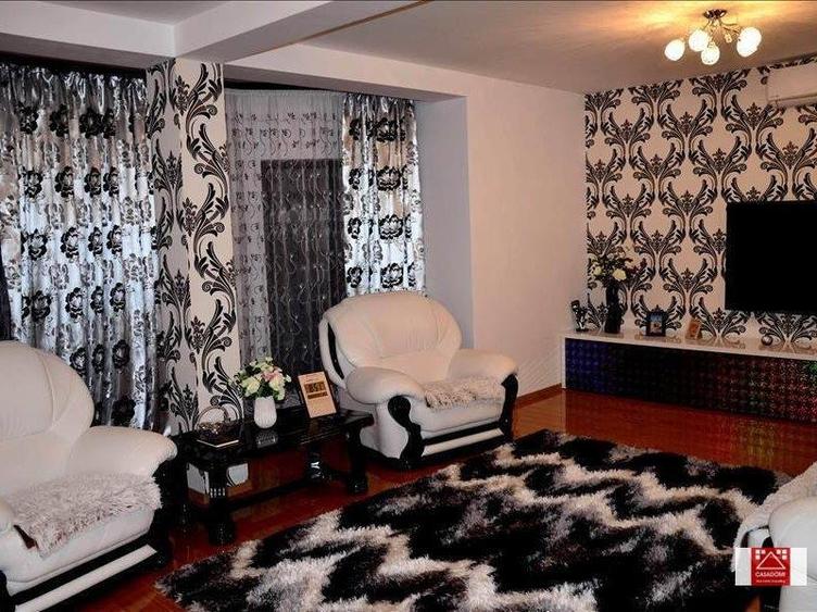 Casă individuală cu 7 camere cu Garaj în Șagu