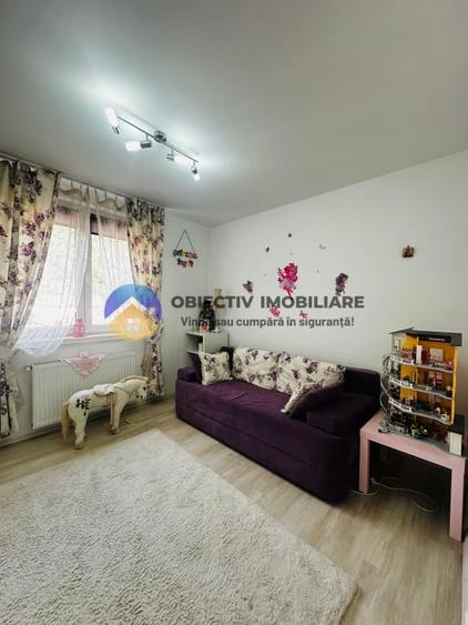 Apartament cu 4 camere semidecomandat în Mărăței