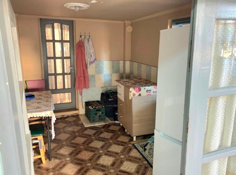 Casă cu 3 camere cu Canalizare în Central