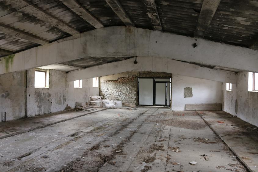 Spațiu industrial, de 600 mp, în Lețcani