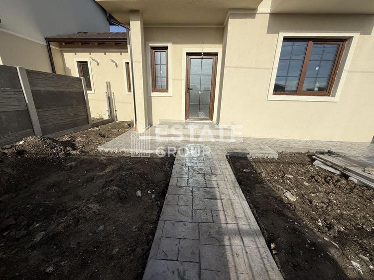 Duplex cu 3 camere cu Canalizare în Moșnița Nouă
