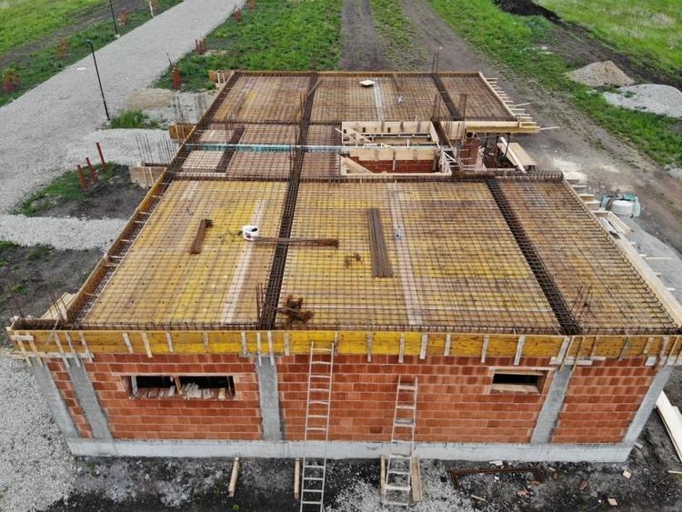 Casă individuală cu 4 camere cu Canalizare în Șura Mică