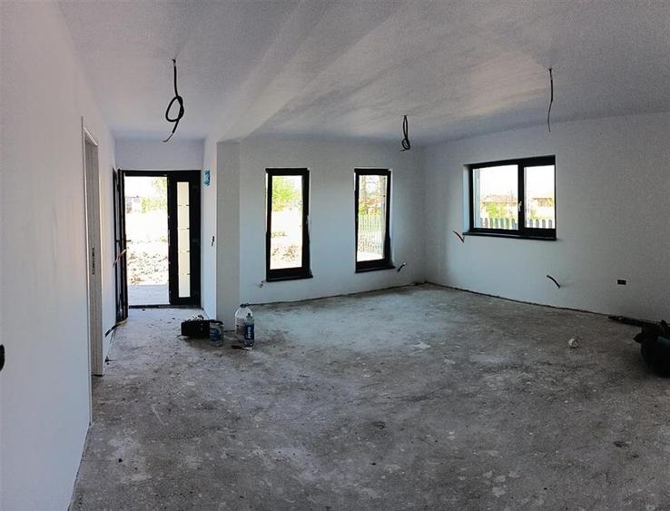 Casă individuală cu 3 camere cu Teren 430 Mp în Țuțora