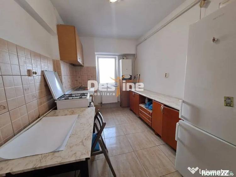 Apartament cu 3 camere decomandat în Dacia