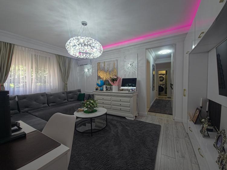 Apartament cu 4 camere semidecomandat în Tomis Nord