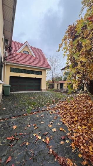 Casă individuală cu 7 camere cu Canalizare în Băneasa