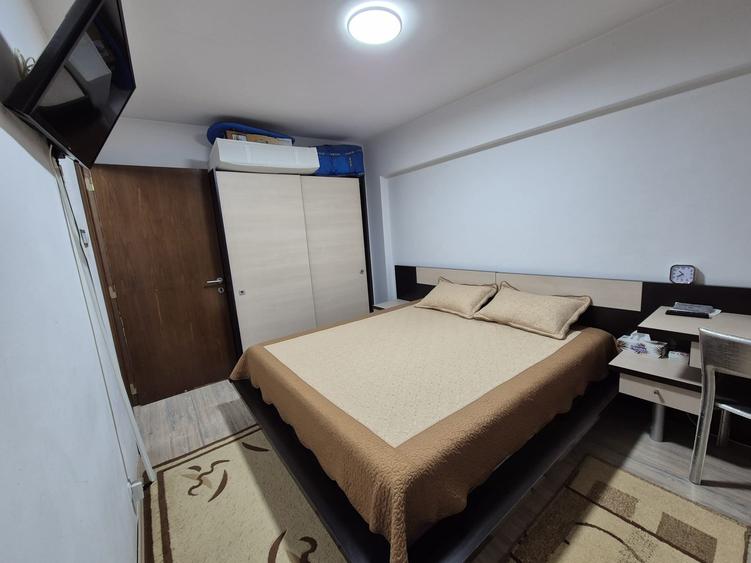 Apartament cu 3 camere decomandat în Nicolina