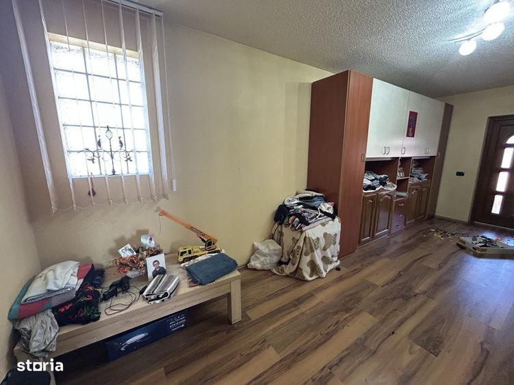 Casă cu 4 camere decomandat cu Teren 1812 Mp în Zădăreni