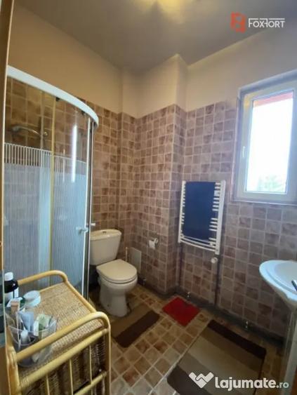 Casă cu 10 camere cu Teren 2000 Mp în Chișoda