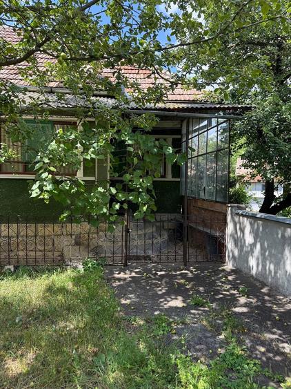 Casă cu Teren 6500 Mp în Dretea