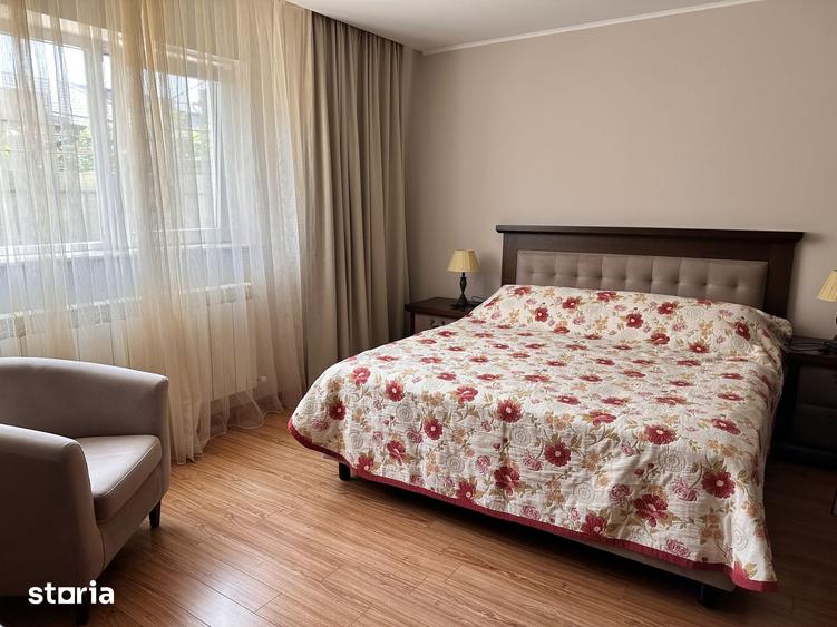 Casă cu 10 camere cu Teren 600 Mp în Eforie