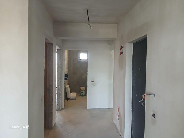 Apartament cu 3 camere decomandat în Exterior Vest