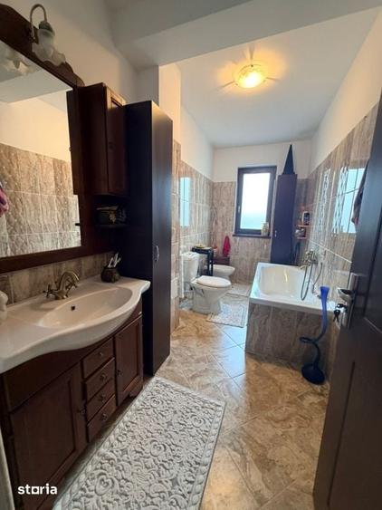 Casă cu 6 camere cu Teren 600 Mp în Bordei