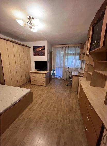 Garsonieră semidecomandată în Apărătorii Patriei