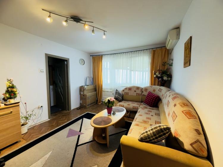 Apartament cu 3 camere semidecomandat, mobilat în Girocului