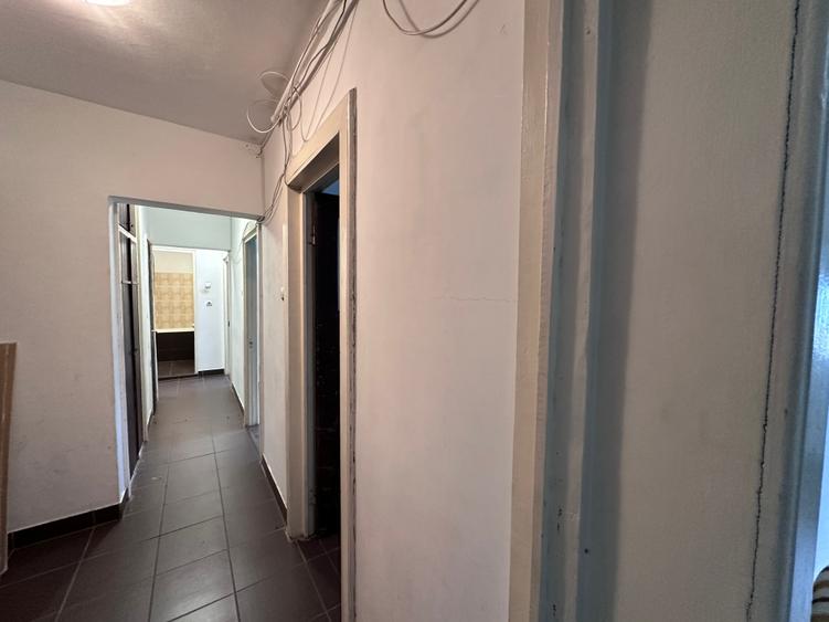 Apartament cu 3 camere decomandat în Progresul