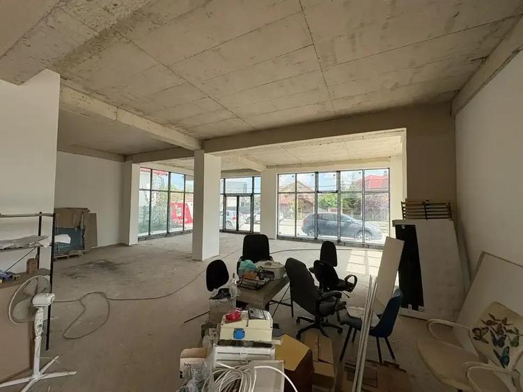 Spațiu comercial, de 372 mp, în Est