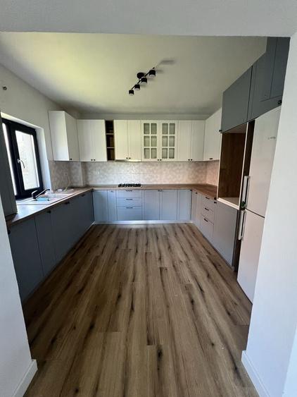 Casă cu 4 camere cu Teren 800 Mp în Remetea Mare