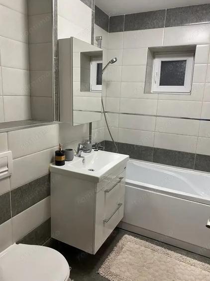 Apartament cu 3 camere decomandat în Drumul Taberei