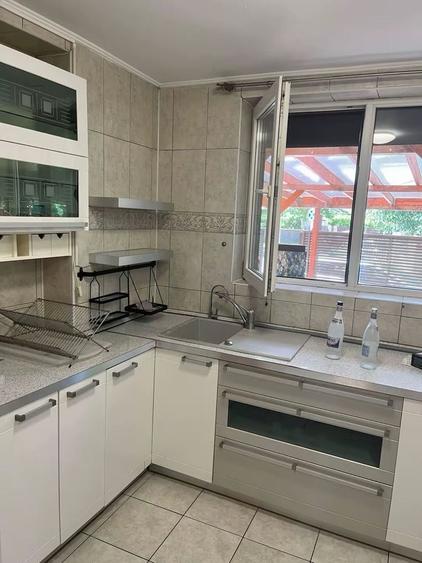 Casă cu 4 camere cu Teren 400 Mp în Giulești