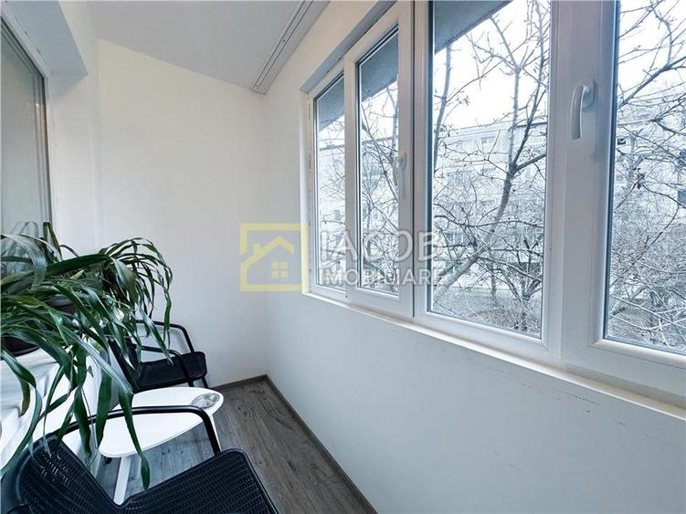 Apartament cu 3 camere semidecomandat în 9 Mai