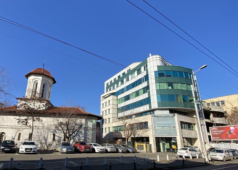 Birou, de 2,340 mp, în Universitate